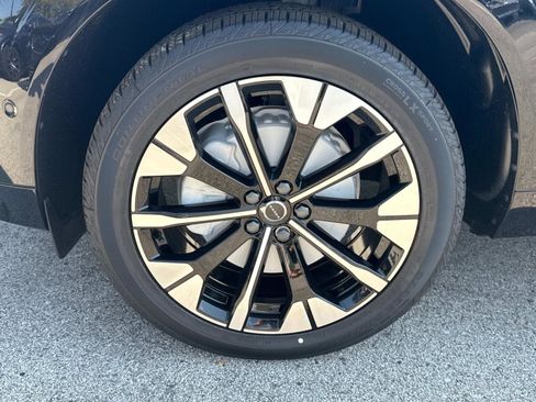 New 2026 Volvo XC60 B5 Plus w/ Climate Package image 10