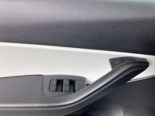 Used 2021 Tesla Model Y Long Range AWD/4WD image 20
