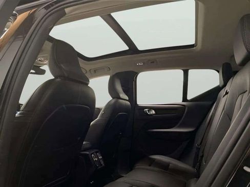 Used 2025 Volvo XC40 B5 Plus image 26