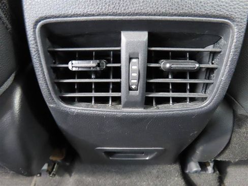 Used 2022 Toyota Corolla Cross XLE FWD image 32