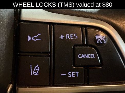 Used 2022 Toyota Highlander XLE AWD/4WD image 10