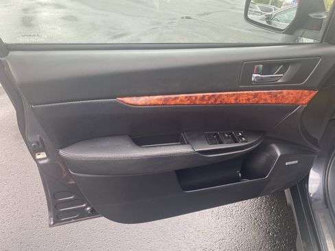 Used 2012 Subaru Outback 2.5i Limited image 9