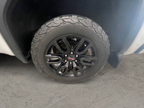 Used 2020 GMC Sierra 1500 Elevation w/ Elevation Value Package image 14