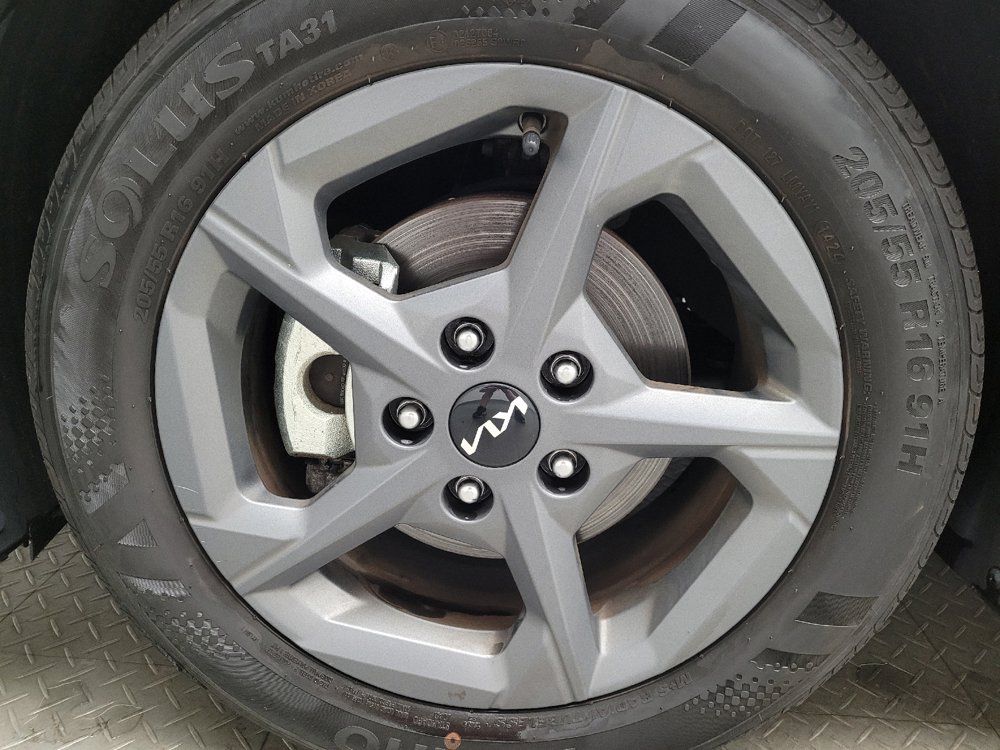 Used 2025 Kia K4 FWD image 31