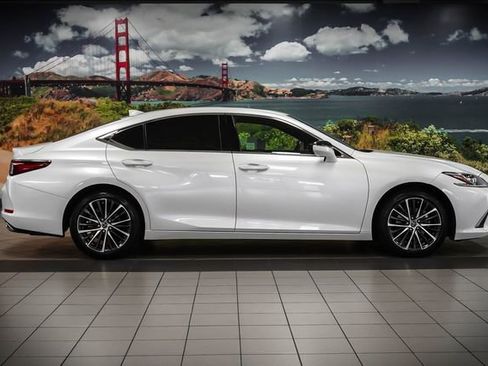 Used 2025 Lexus ES 350 w/ Premium Package image 5
