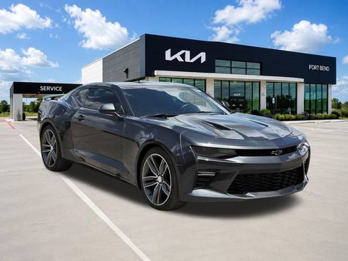 Used 2016 Chevrolet Camaro SS RWD image 3