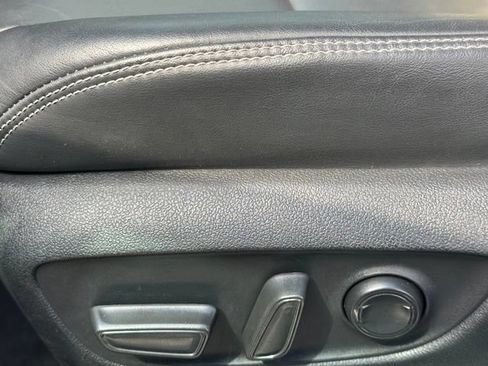 Used 2022 Toyota RAV4 XLE Premium AWD/4WD image 32