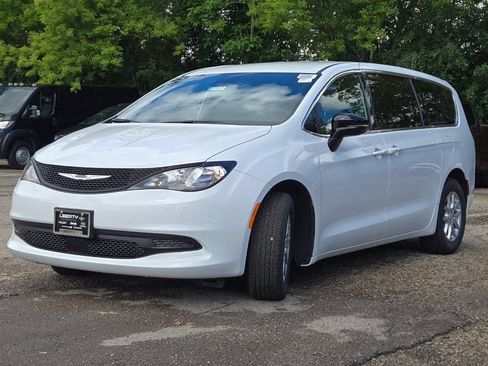 New 2027 Chrysler Pacifica LX FWD image 5