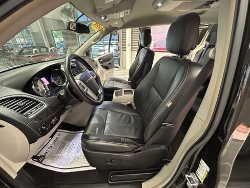 Used 2015 Chrysler Town & Country Touring image 49