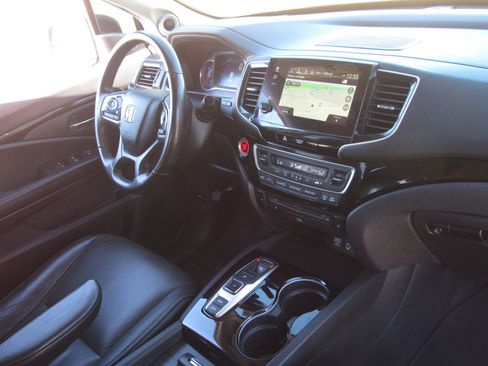 Certified 2019 Honda Pilot Touring image 10
