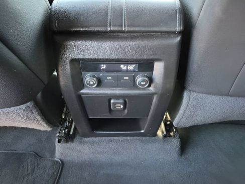 Used 2023 Chevrolet Traverse LT AWD/4WD image 24