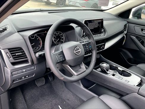New 2026 Nissan Rogue SV FWD image 10