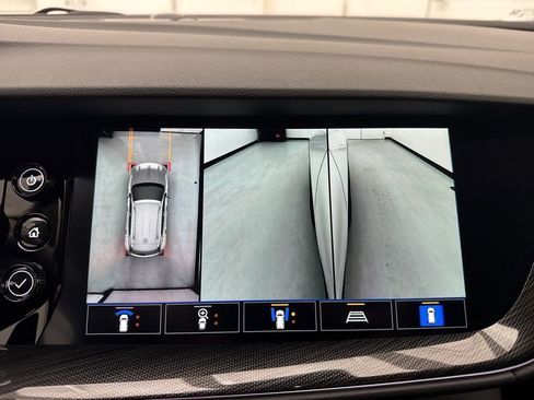 Used 2022 Buick Envision Essence w/ Technology Package I image 34