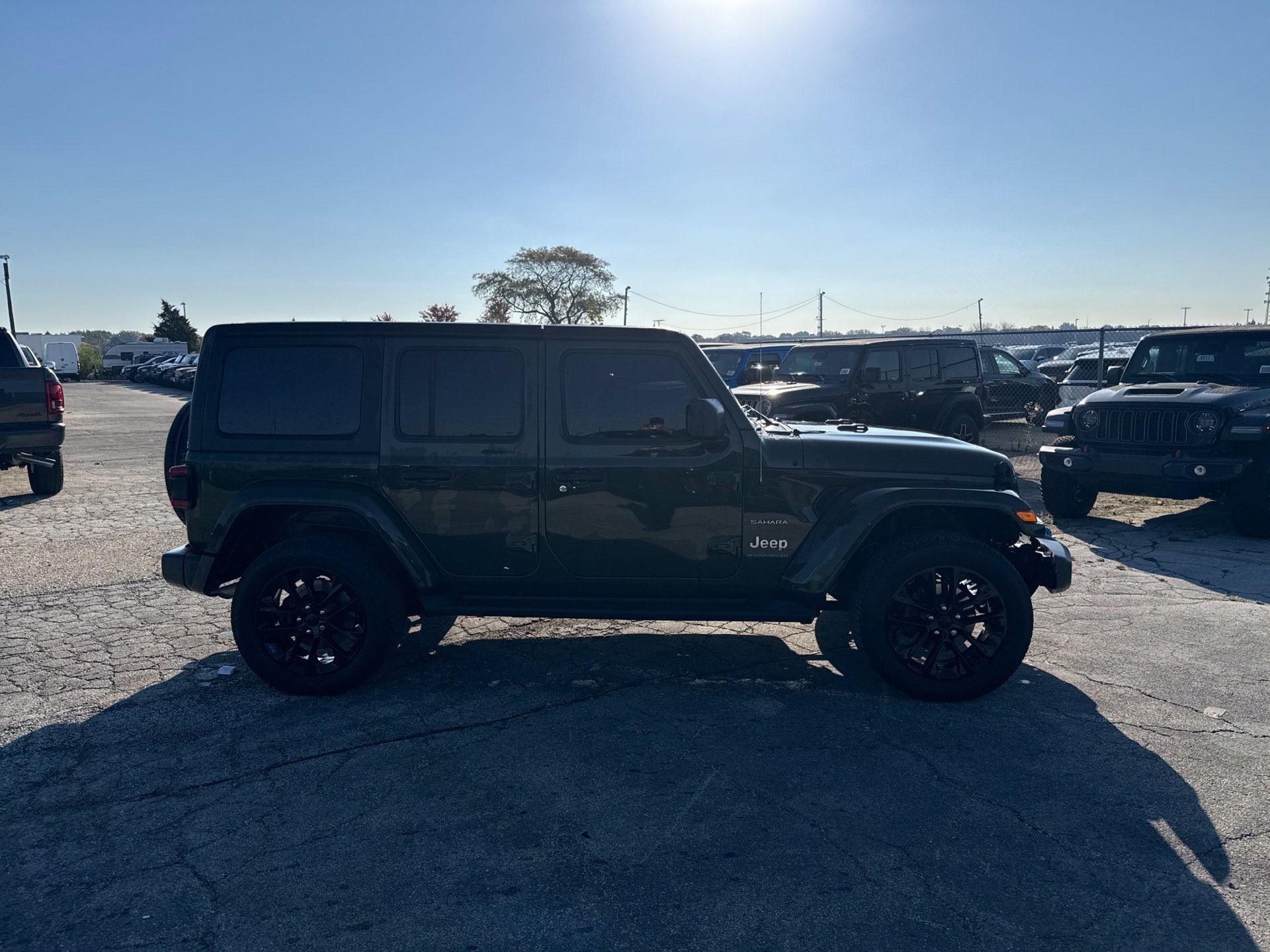 Used 2023 Jeep Wrangler Unlimited Sahara w/ Cold Weather Group AWD/4WD image 5