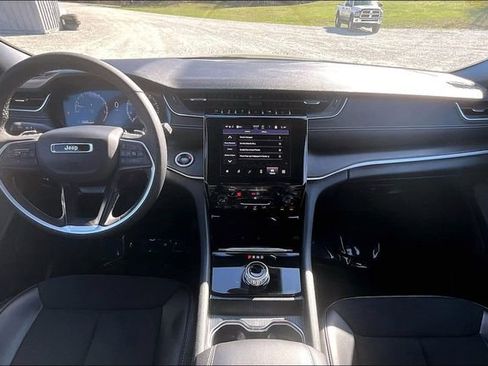 Used 2024 Jeep Grand Cherokee L Altitude image 15