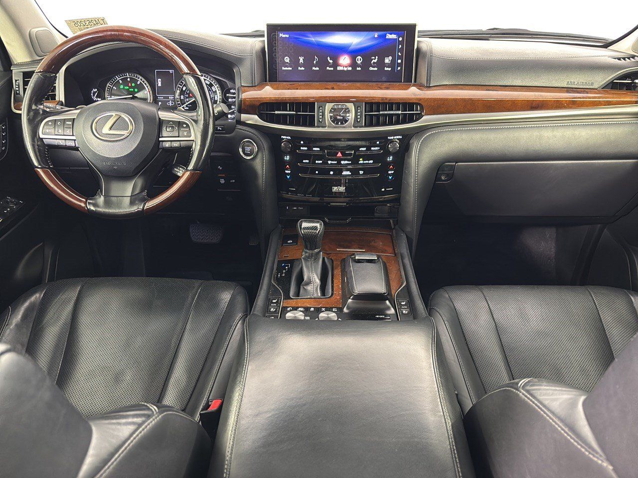 Used 2018 Lexus LX 570 4WD w/ Luxury Package image 17