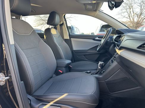 Certified 2024 Volkswagen Taos SE w/ Black Wheel Plus Package image 25