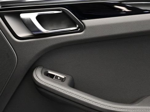 Certified 2025 Porsche Macan image 52