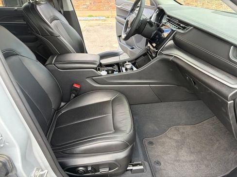 Used 2023 Jeep Grand Cherokee Limited w/ Luxury Tech Group II AWD/4WD image 37