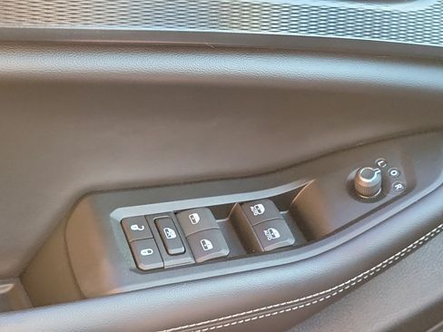 Used 2025 Jeep Grand Cherokee Altitude AWD/4WD image 12