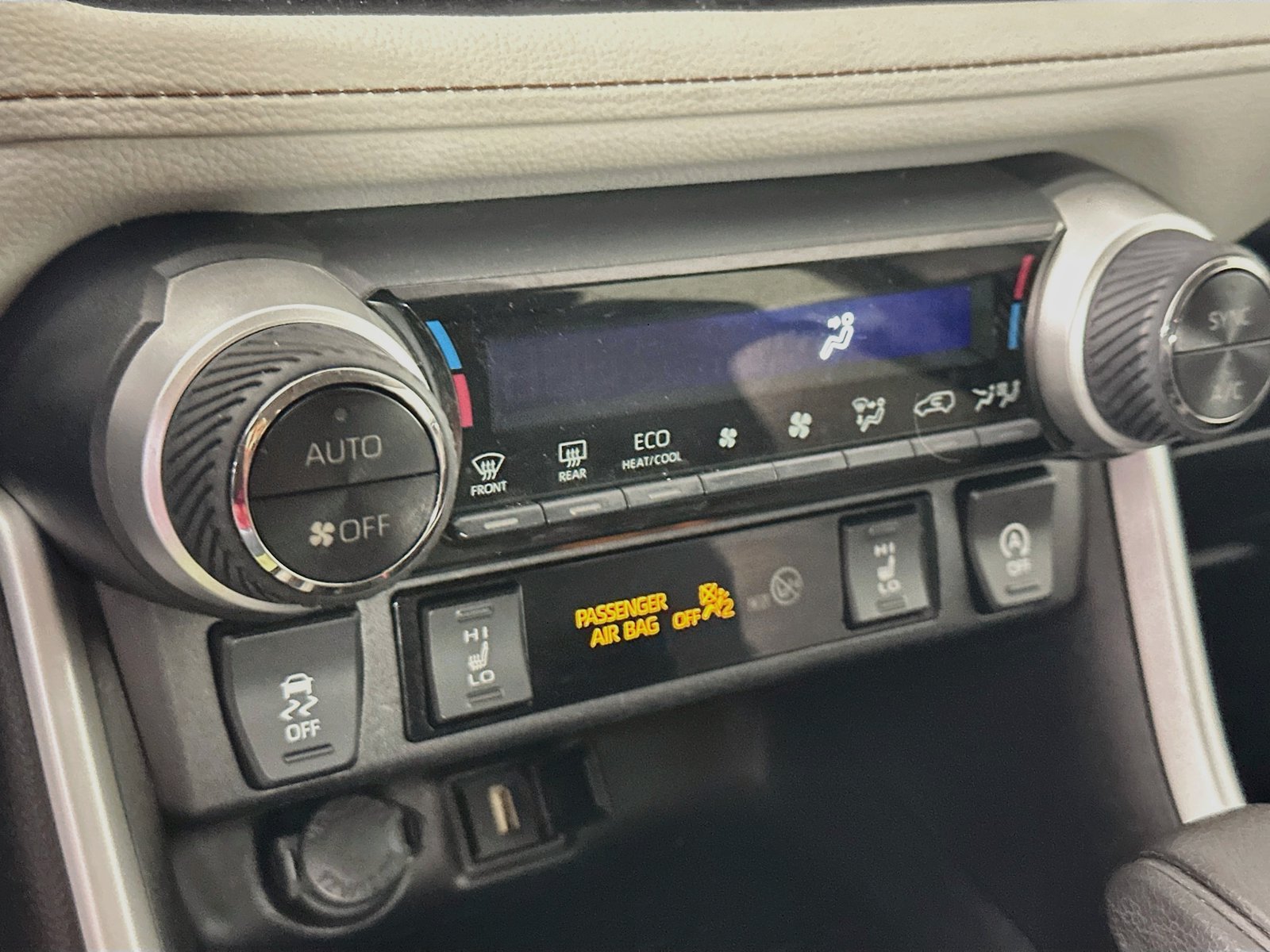 Certified 2021 Toyota RAV4 XLE w/ XLE Grade Weather Package AWD/4WD image 16