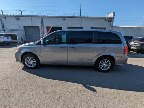 Used 2020 Dodge Grand Caravan SXT image 9