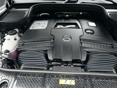 New 2026 Mercedes-Benz GLS 580 4MATIC image 32