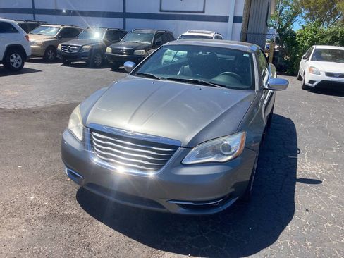 Used 2013 Chrysler 200 Limited image 9