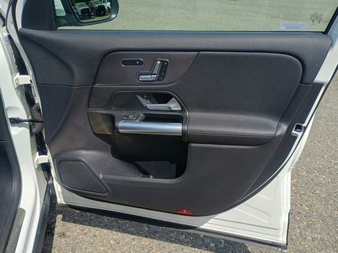 Used 2023 Mercedes-Benz GLA 250 4MATIC image 11