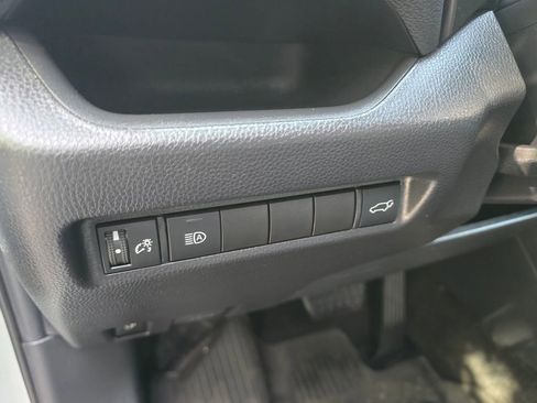Used 2020 Toyota RAV4 XLE w/ Convenience Package AWD/4WD image 18