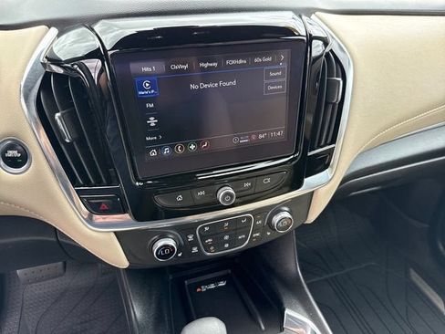 Used 2023 Chevrolet Traverse LT FWD image 17