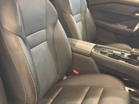 Used 2022 Nissan Rogue SL w/ SL Premium Package image 42