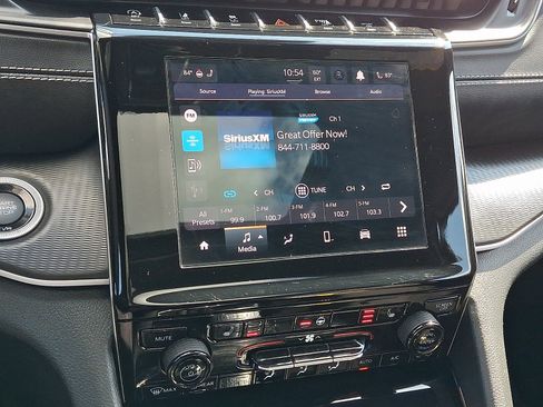 Used 2023 Jeep Grand Cherokee Altitude image 17