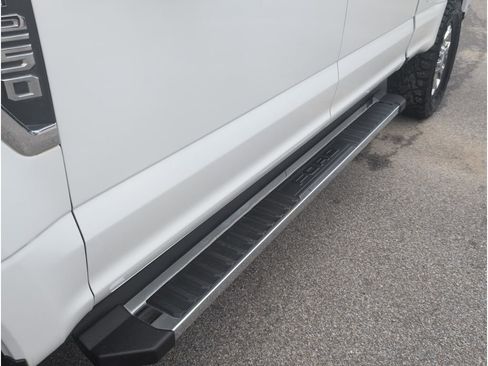 Used 2021 Ford F250 Lariat w/ Chrome Package image 11