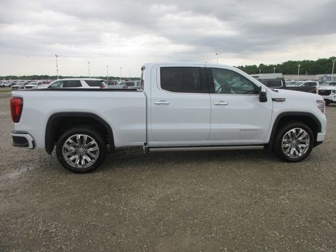 New 2026 GMC Sierra 1500 Denali w/ Denali Reserve Package AWD/4WD image 3