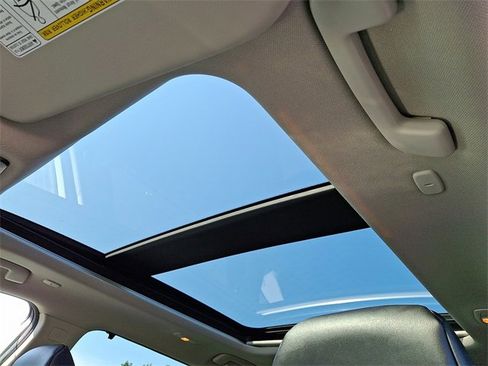 Used 2023 Nissan Rogue SV w/ SV Premium B Package image 15
