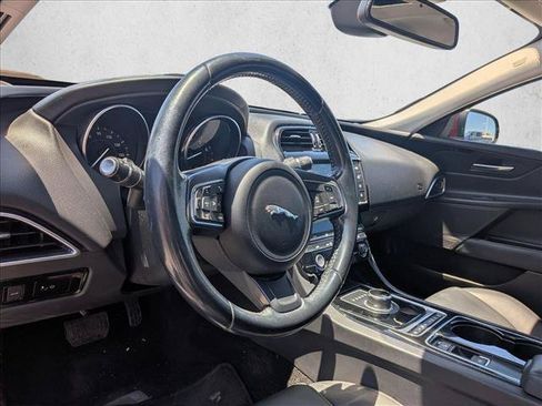 Used 2017 Jaguar XE RWD image 9