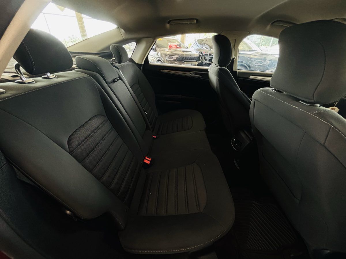 Used 2018 Ford Fusion SE w/ Fusion SE Technology Package FWD image 32