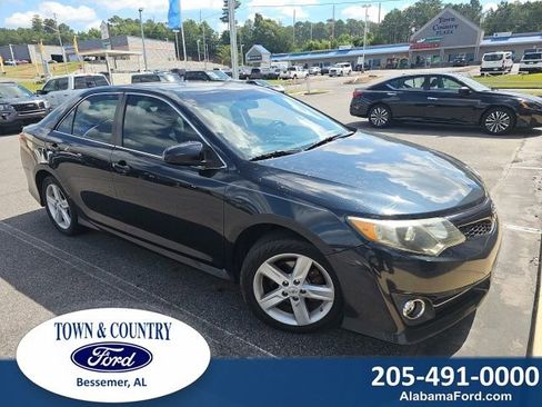 Used 2013 Toyota Camry SE FWD image 1