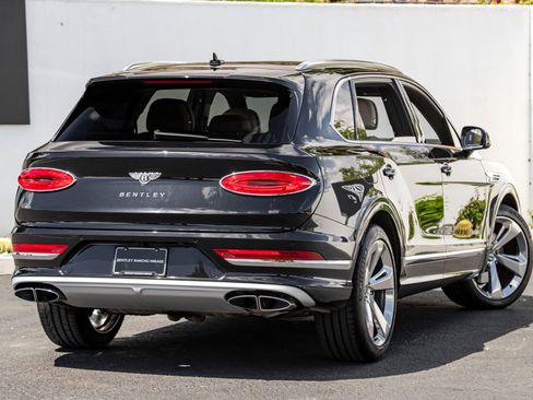 Used 2023 Bentley Bentayga Extended Wheelbase AWD/4WD image 11