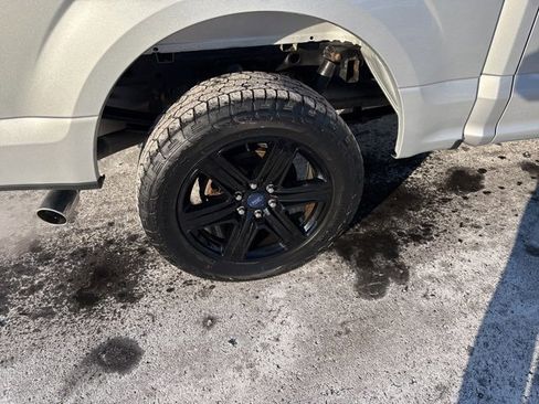 Used 2019 Ford F150 XLT w/ Trailer Tow Package image 4