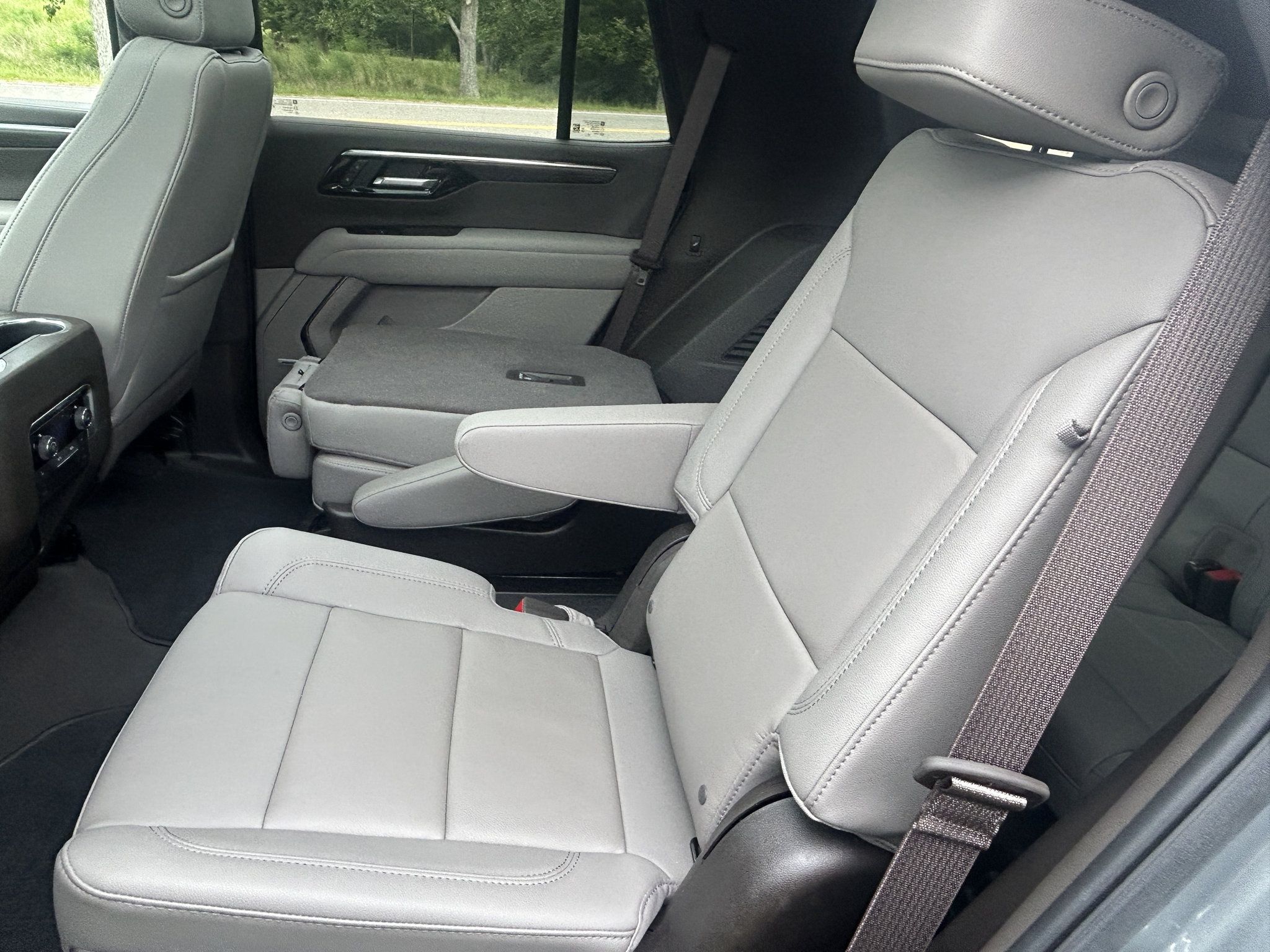 Used 2025 Chevrolet Tahoe Z71 w/ Comfort Package AWD/4WD image 21