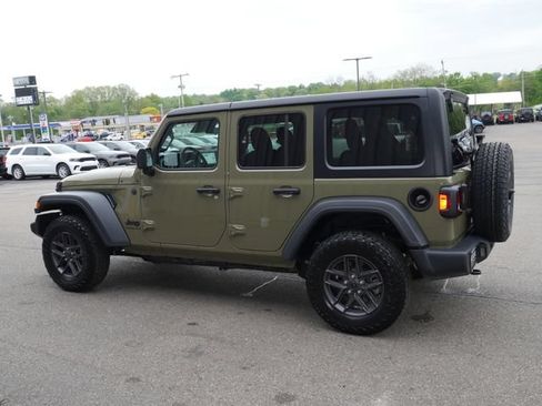 Used 2025 Jeep Wrangler Unlimited Sport AWD/4WD image 8