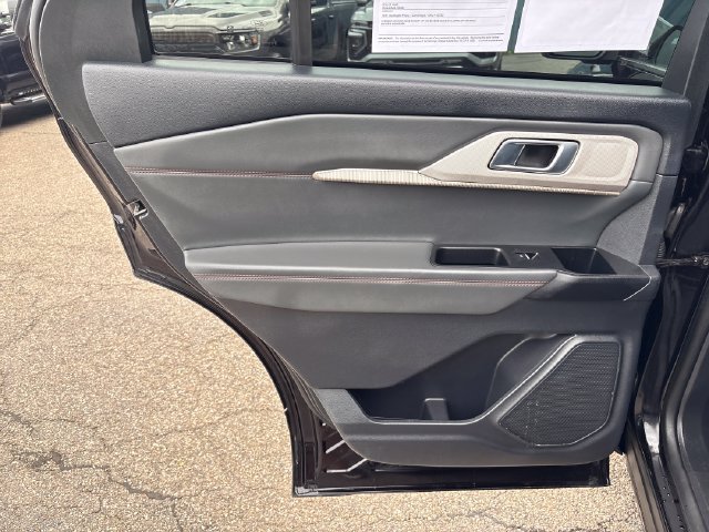 Used 2025 Ford Explorer Active w/ Active Comfort Package AWD/4WD image 18