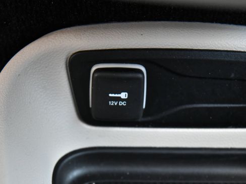 Used 2023 Chrysler Pacifica Touring-L FWD image 30