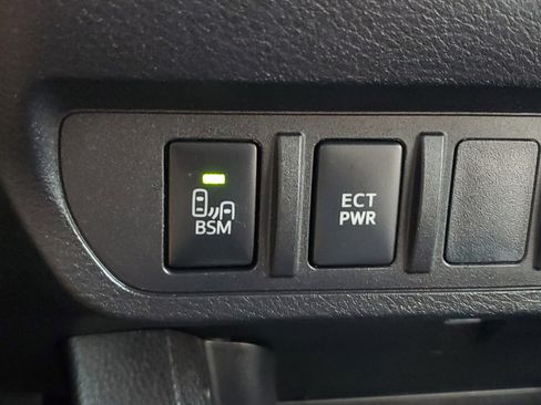 Used 2021 Toyota Tacoma SR5 w/ Technology Package image 30