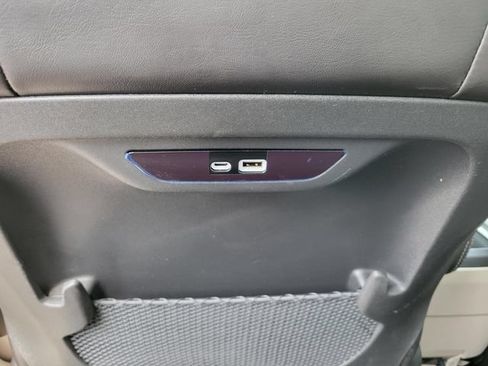 Used 2024 Chrysler Pacifica Limited FWD image 35