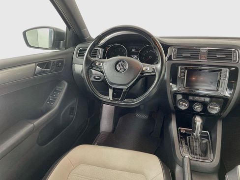 Used 2016 Volkswagen Jetta Sport FWD image 2
