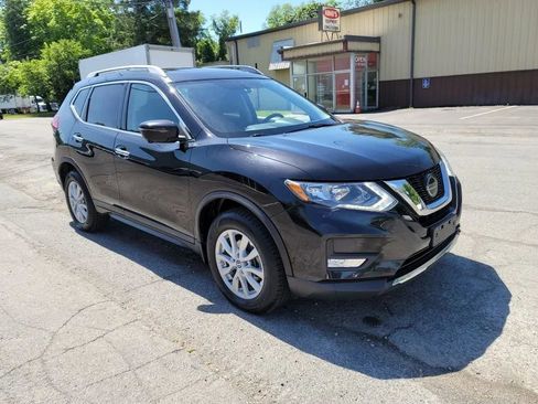 Used 2018 Nissan Rogue SV w/ Sun & Sound Touring Package AWD/4WD image 3