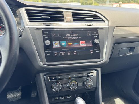 Used 2018 Volkswagen Tiguan SE w/ Front Fog Lights Package FWD image 9